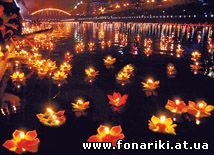 Плавающие фонарики Лилия на
 реке на праздновании свадьбы